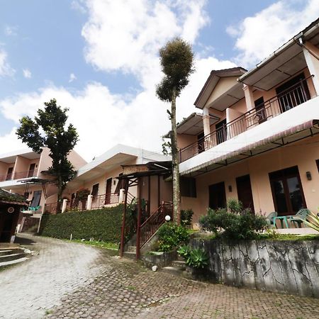 Villa Keluarga Bre Batunanggar Берастаги Екстериор снимка